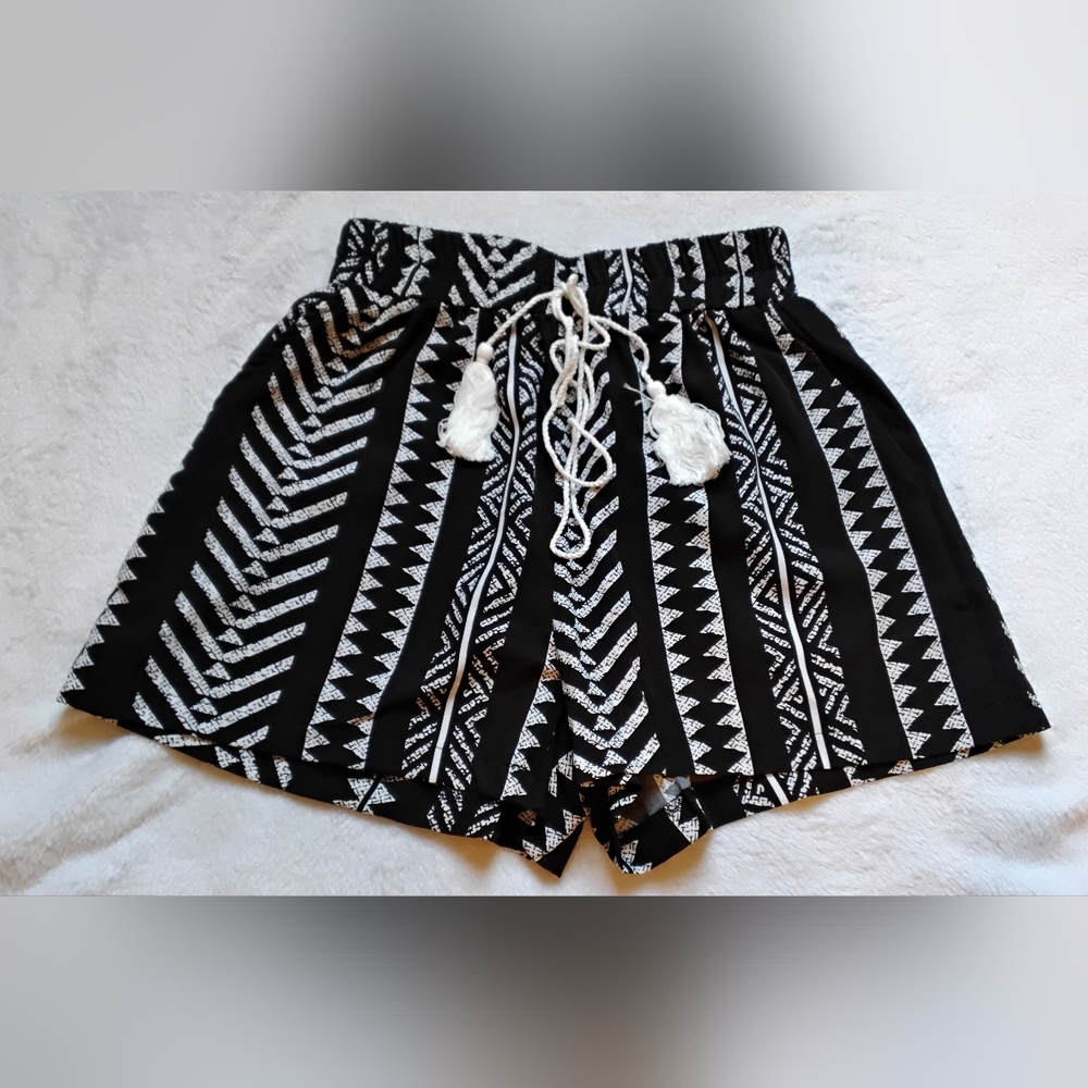 Chic High Waist Black and White Patterned Women's Shorts